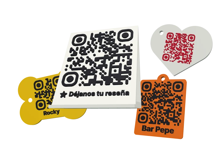 Ejemplos de objetos con código QR impresos en 3D a dos colores: soporte de mesa, llavero, chapa con forma de hueso y corazón